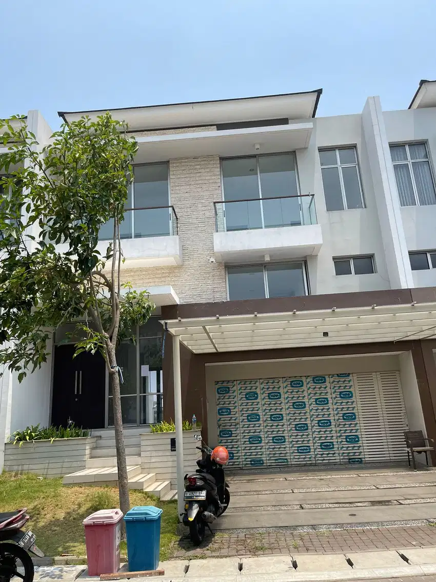 Dijual rumah pik2 belakang danau 4 kamar tidur 250m2