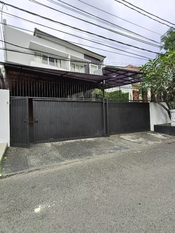 Rumah siap pakai Pondok Indah row lebar Jaksel