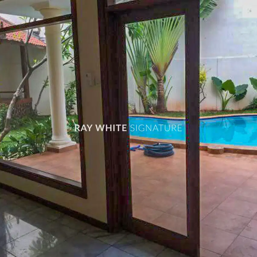 Dijual Rumah Mewah di Jl Anggur Barat 2 Dalam Cluster
