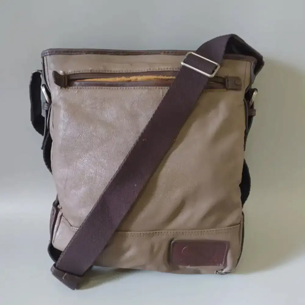 Tas selempang Calvin Klein