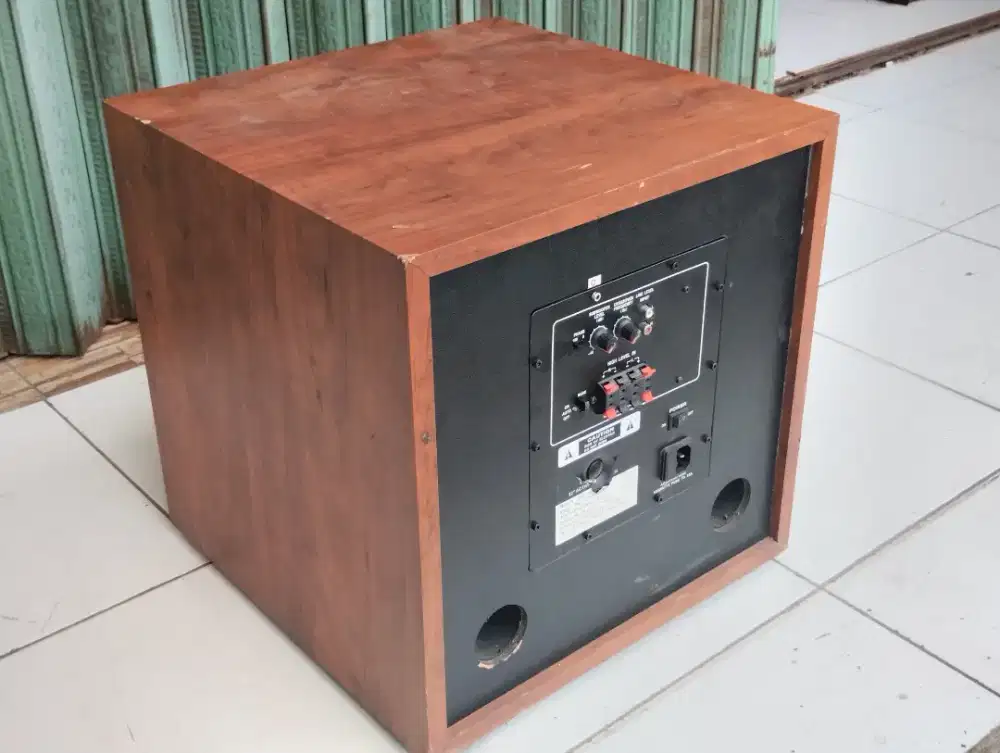 Subwoofer Aktif 12 inch merk  CAVITY