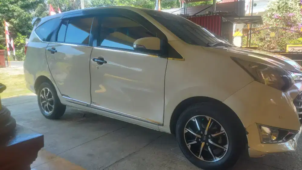 Dijual santai daihatsu sigra type r deluxe matic 2018