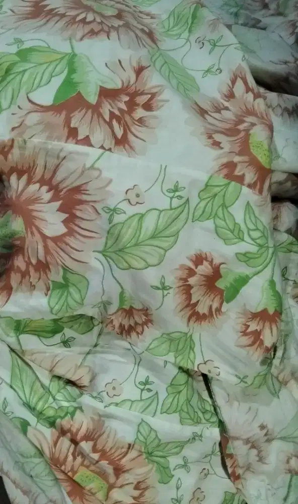 Sprei 180x 200 cm Motif bunga, bahan Katun- SALE