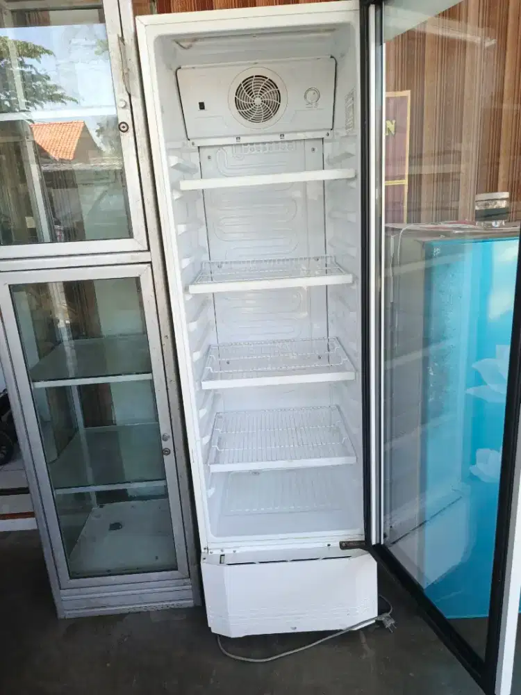 SHOWCASE POLYTRON TINGGI