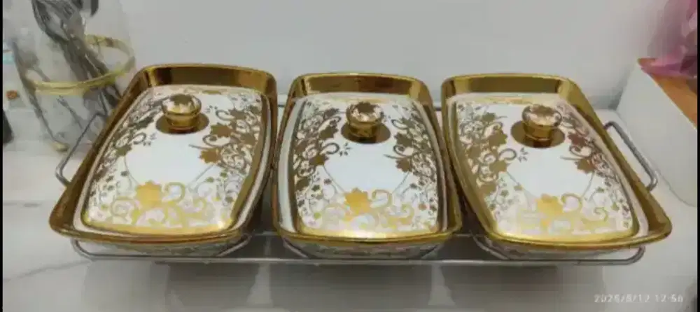 Prasmanan tiga sekat