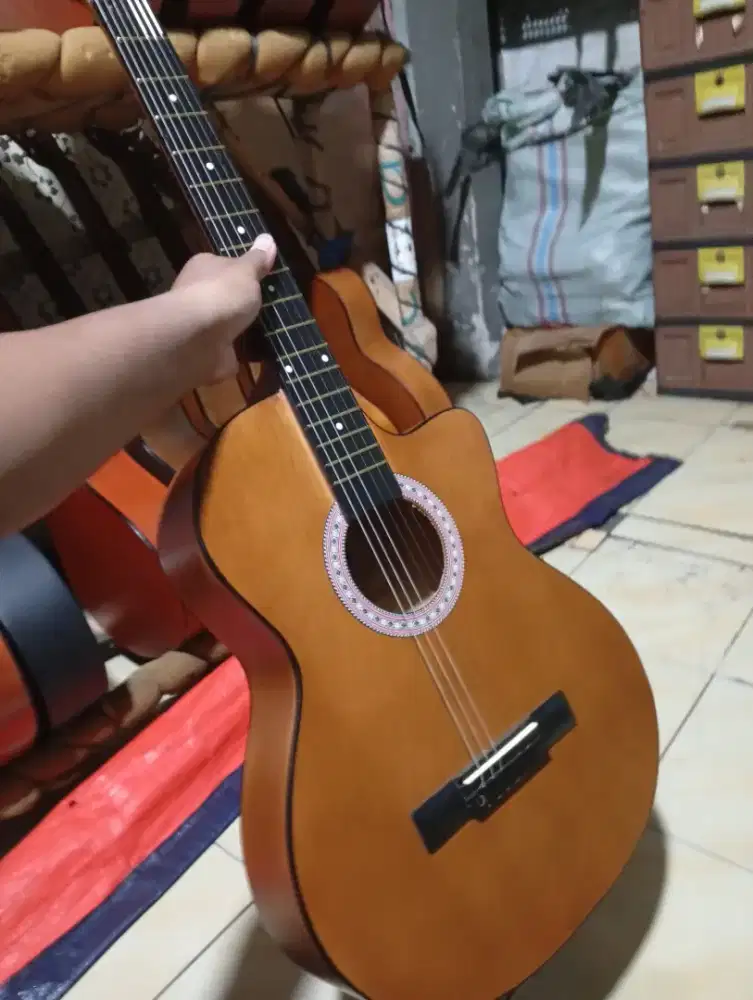 Gitar pemula murah meriah