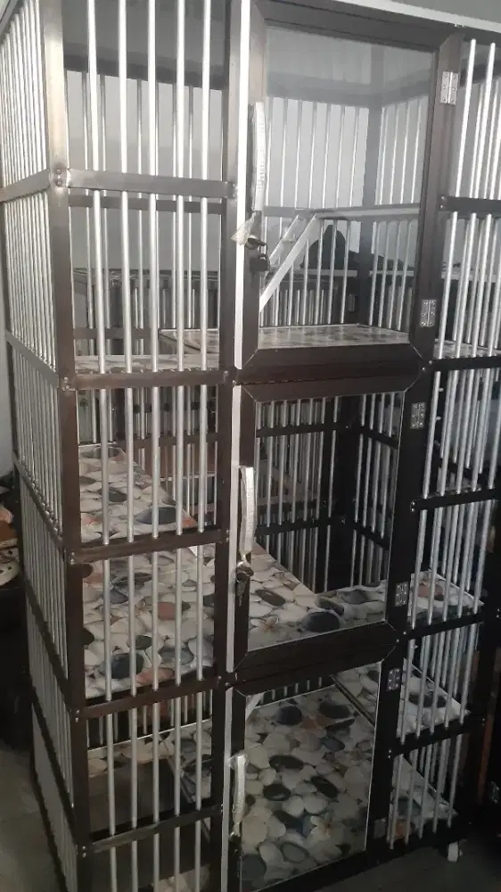 Kandang kucing 3 pintu