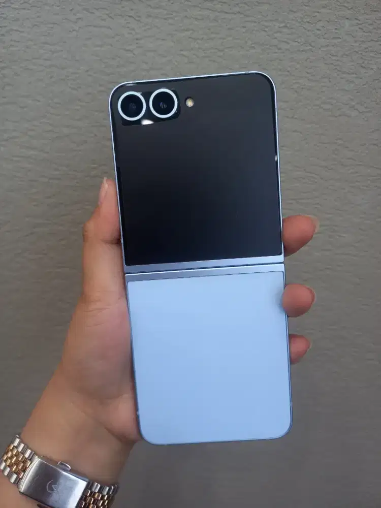 Second Samsung Galaxy Z Flip6 5G 256GB Ex Display Garansi agustus 2025