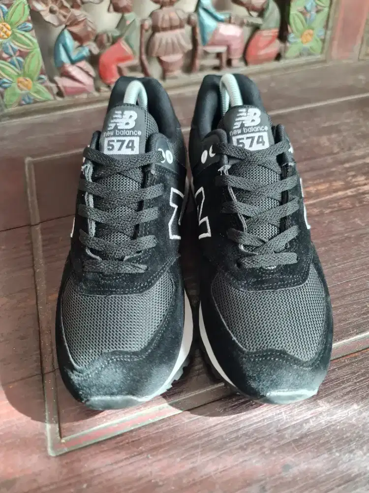 057. Sepatu Pria New Balance 574 Hitam

Size: 40
Insole: 25