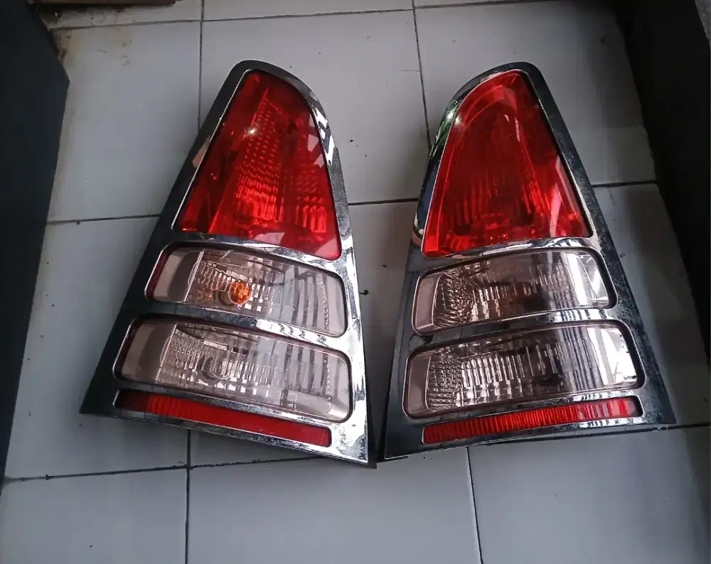 Lampu belakang inova orisinil