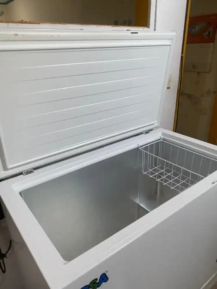 DIJUAL CHEST FREEZER BOX RSA GEA CF310 300L