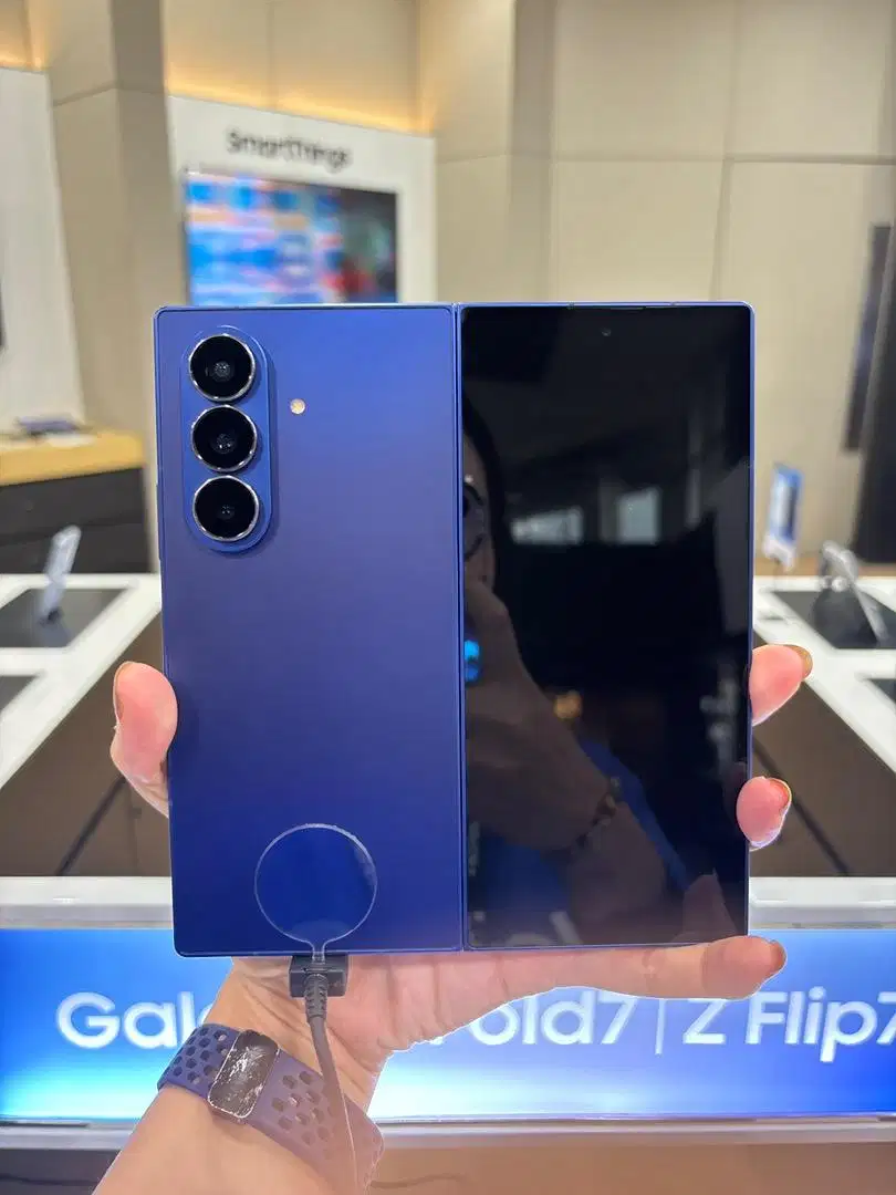 Samsung Galaxy z fold 7 5G free tv 32 inchi