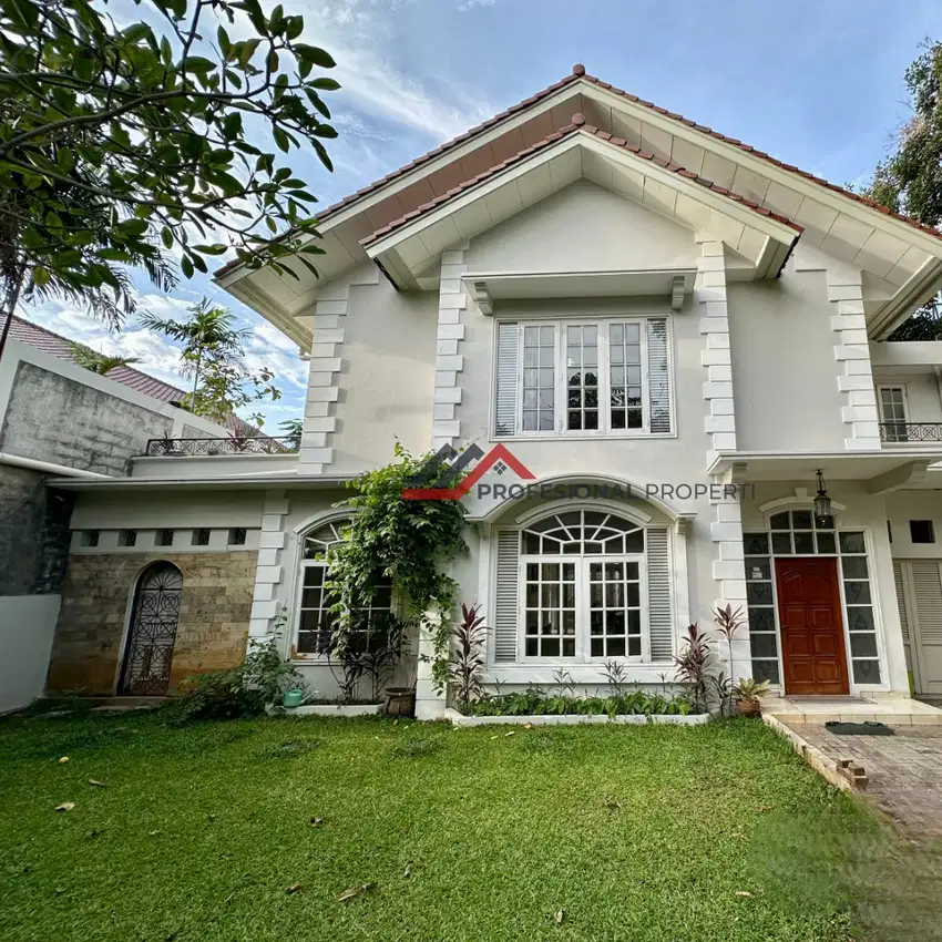 Rumah Modern Classic Dekat Tol Simatupang