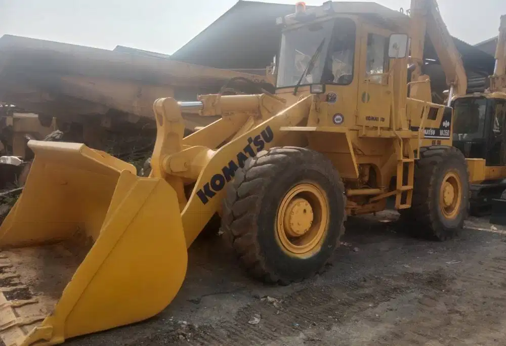 Dijual Wheel Loader Komatsu model WA350-1