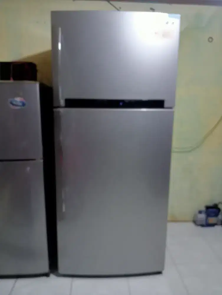 Di jual kulkas LG 2 pintu jumbo masih orisinil pabrik