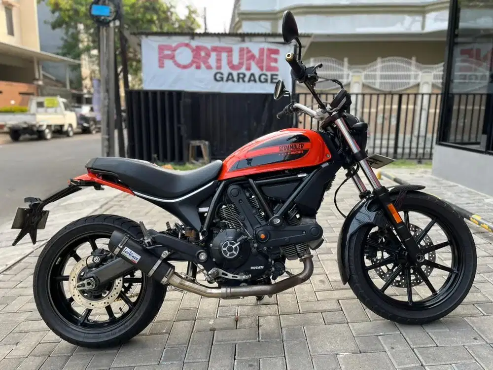 DUCATI SCRAMBLER 400 SIXTY2 ABS LEO VINCE 2017 ORANGE FULL PAPER 800