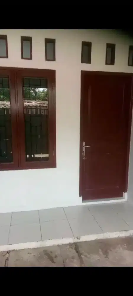 Disewakan sebuah rumah secara tahunan dekat kantor pos Jatimakmur