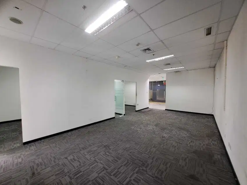 Sewa Kantor Sdh Ada Partisi Luas 139 m2 di SOHO Capital Central Park