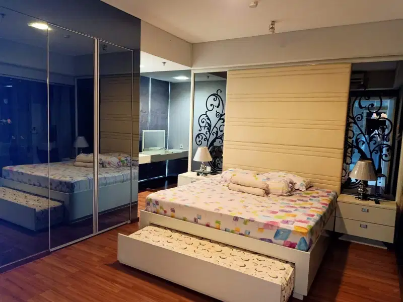 jual apartemen trilium pusat Sby 2 BR full furnish interior mewah