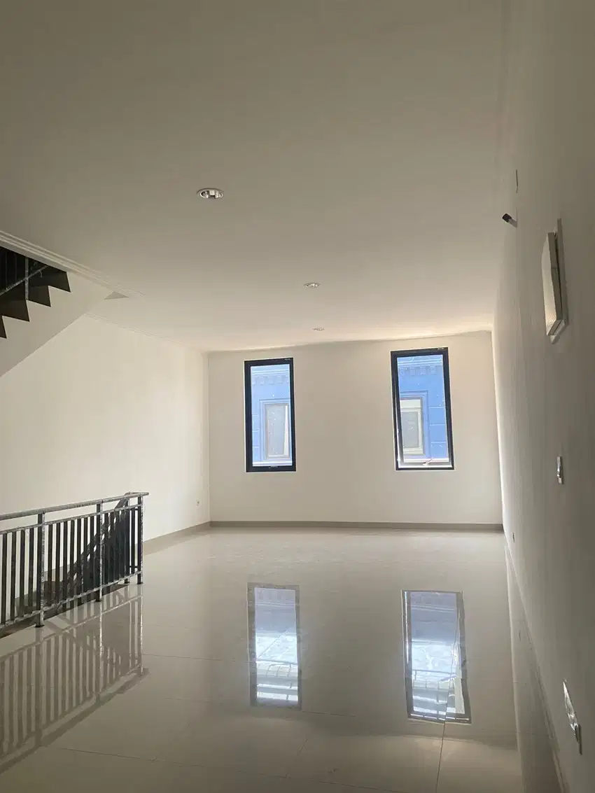 Ruko EuroAsia PIK 2 Paris 5x10 3 Lt Hook, Lokasi Ramai Kunjungan