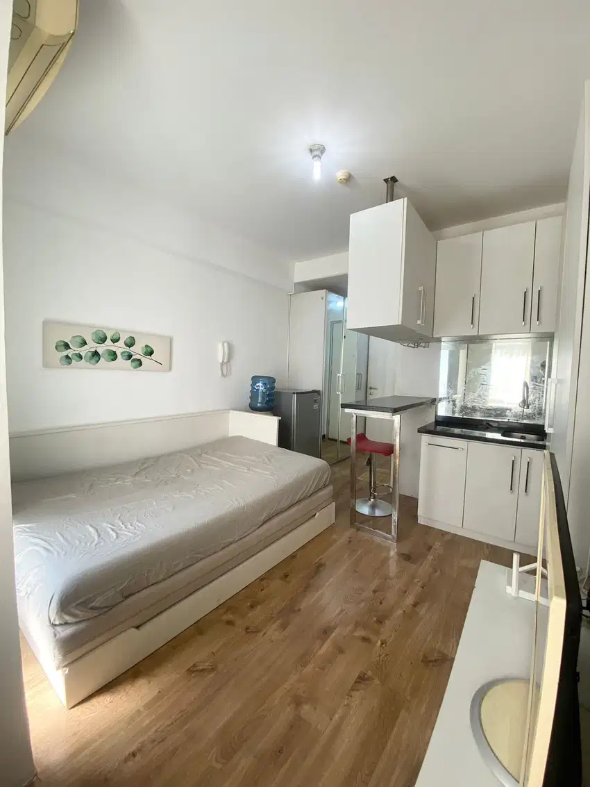 Apartemen Greenbay Pluit Studio kondisi Full furnished view ke kolam