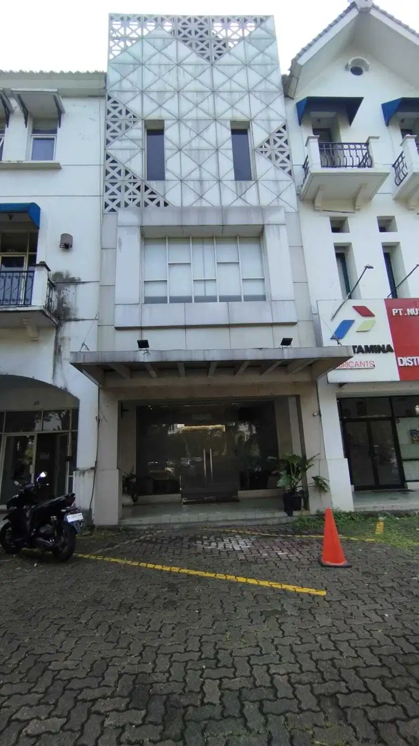 Ruko 4 Lantai BU dlm perkantoran Pondok Indah di Lebak Bulus, Jaksel