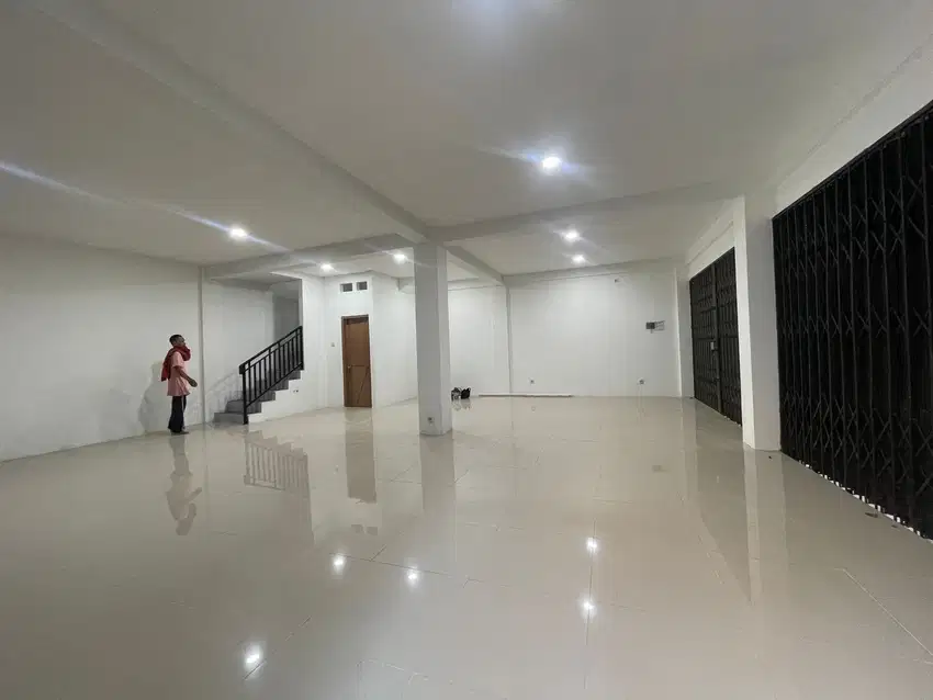 Di sewakan Ruko 2 lantai hook siap pakai di jaktim lokasi Strategis