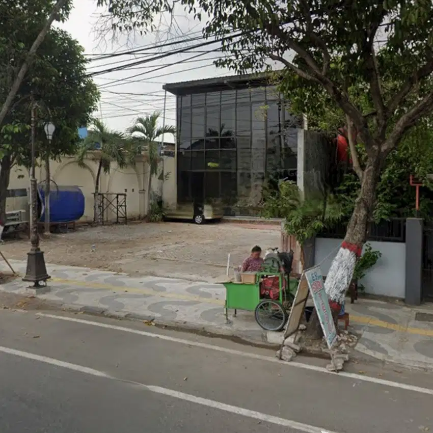 Jual gedung 2 lantai pusat kota MOJOKERTO di raya Empunala