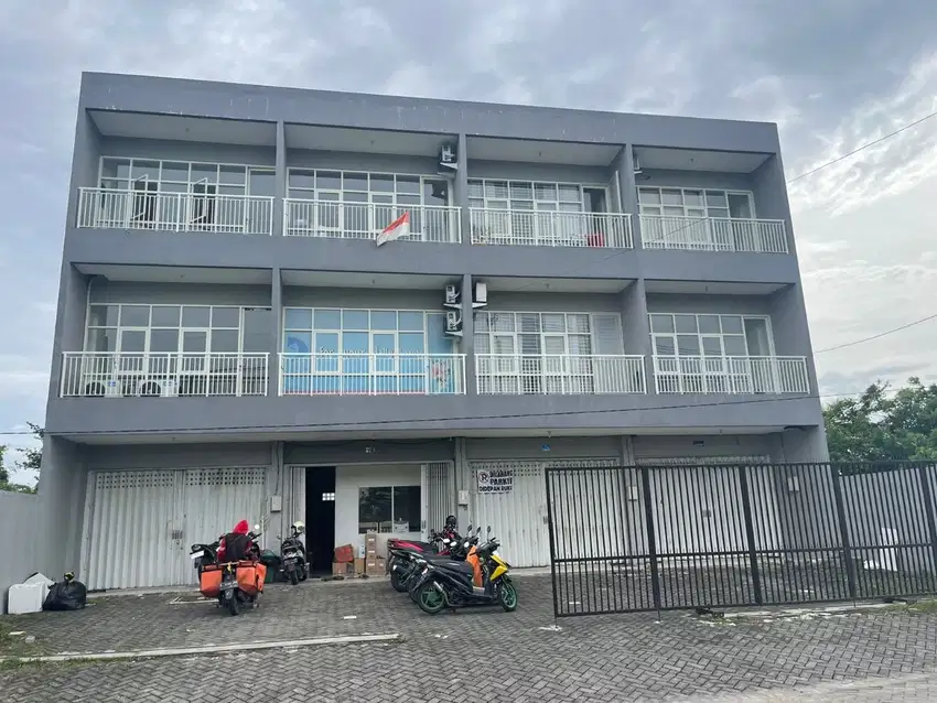 Jual ruko 3 lantai baru gress dian istana kavling DPR Surabaya barat m