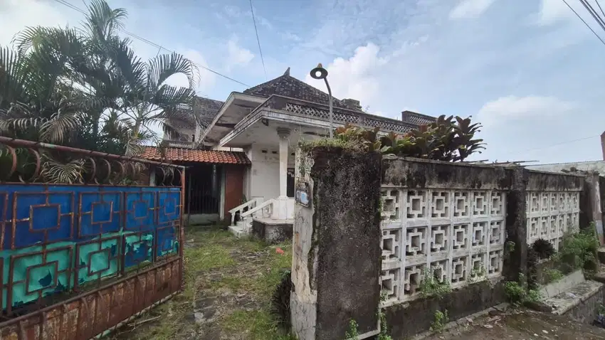 Rumah Classic Dekat Jalan Raya Komersil Cocok Untuk Usaha