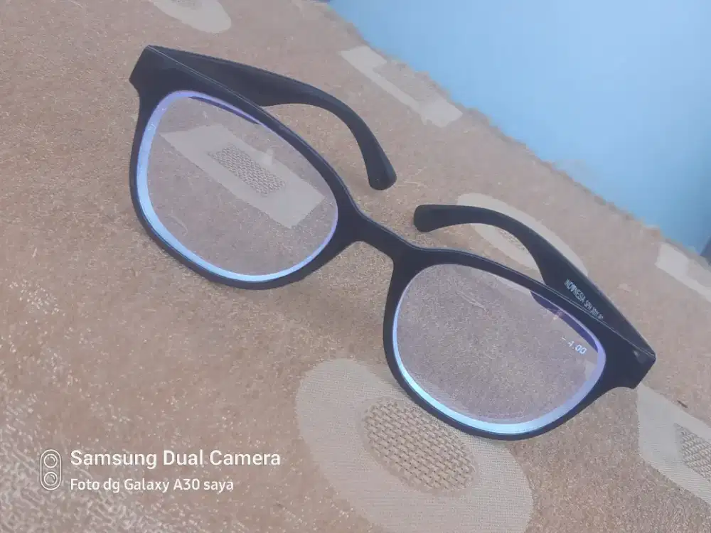 Kacamata stylis min 4 kanan kiri kondisi Baru belum dipakai