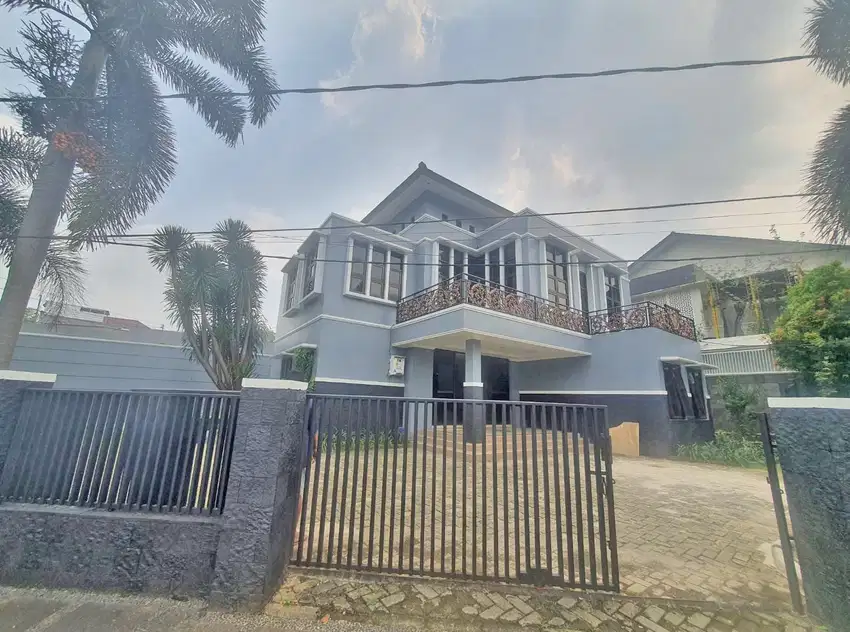 Rumah Luas di Warung Jati Timur, Kalibata Jakarta Selatan
