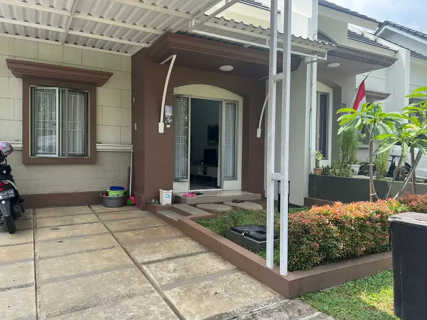Rumah Cantik Fully Furnished Depan Taman Di Royal Tajur