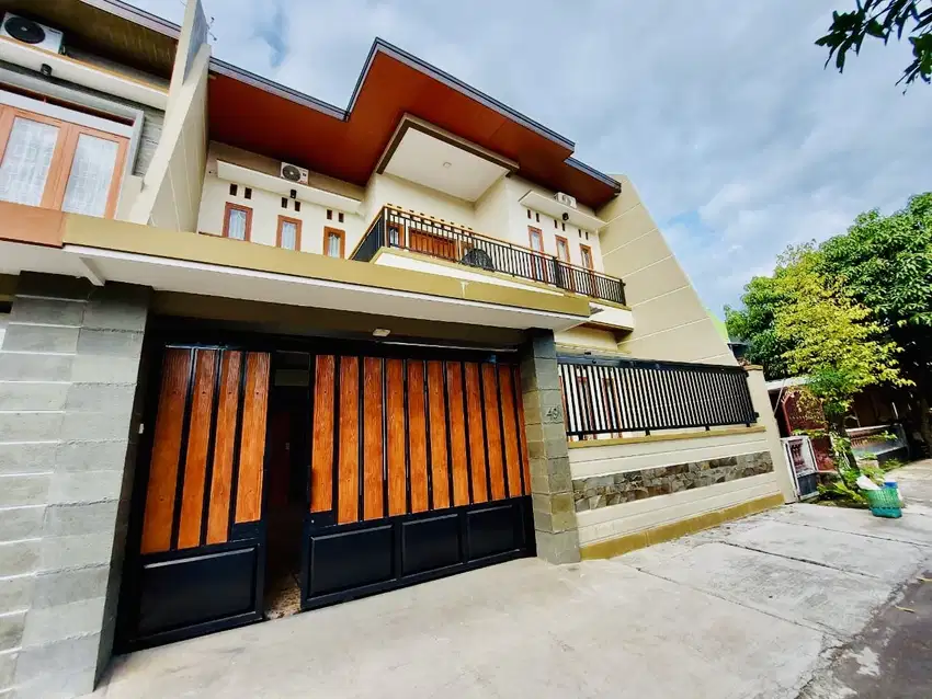 Rumah Mewah 2Lt  Dekat GOR Manahan Solo Strategis