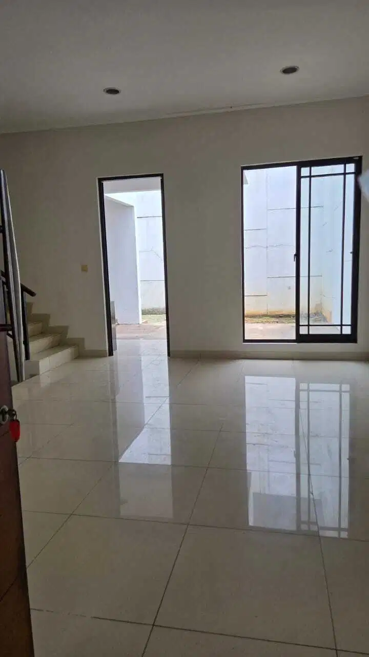 Di Sewakan Rumah Green Lake City Cluster Asia Kosongan, Siap Huni