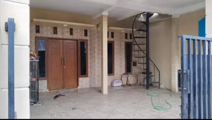 Dijual Rumah 2 Lantai di Cluster Akasia Taman Royal Tangerang Kota