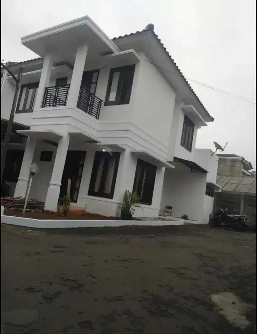 Rumah 2 Lantai townhouse siap huni bagus startegis di pasar minggu