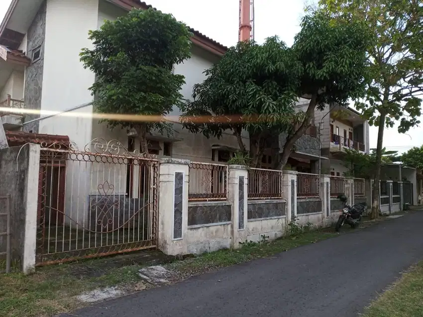 Rumah 2 lantai model mezzanine lokasi Jajar Solo