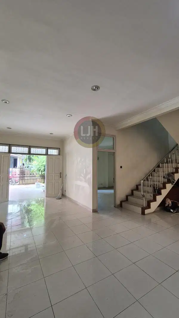 Disewakan Rumah di Janur Elok Kelapa Gading Jakarta Utara Jalan Lebar