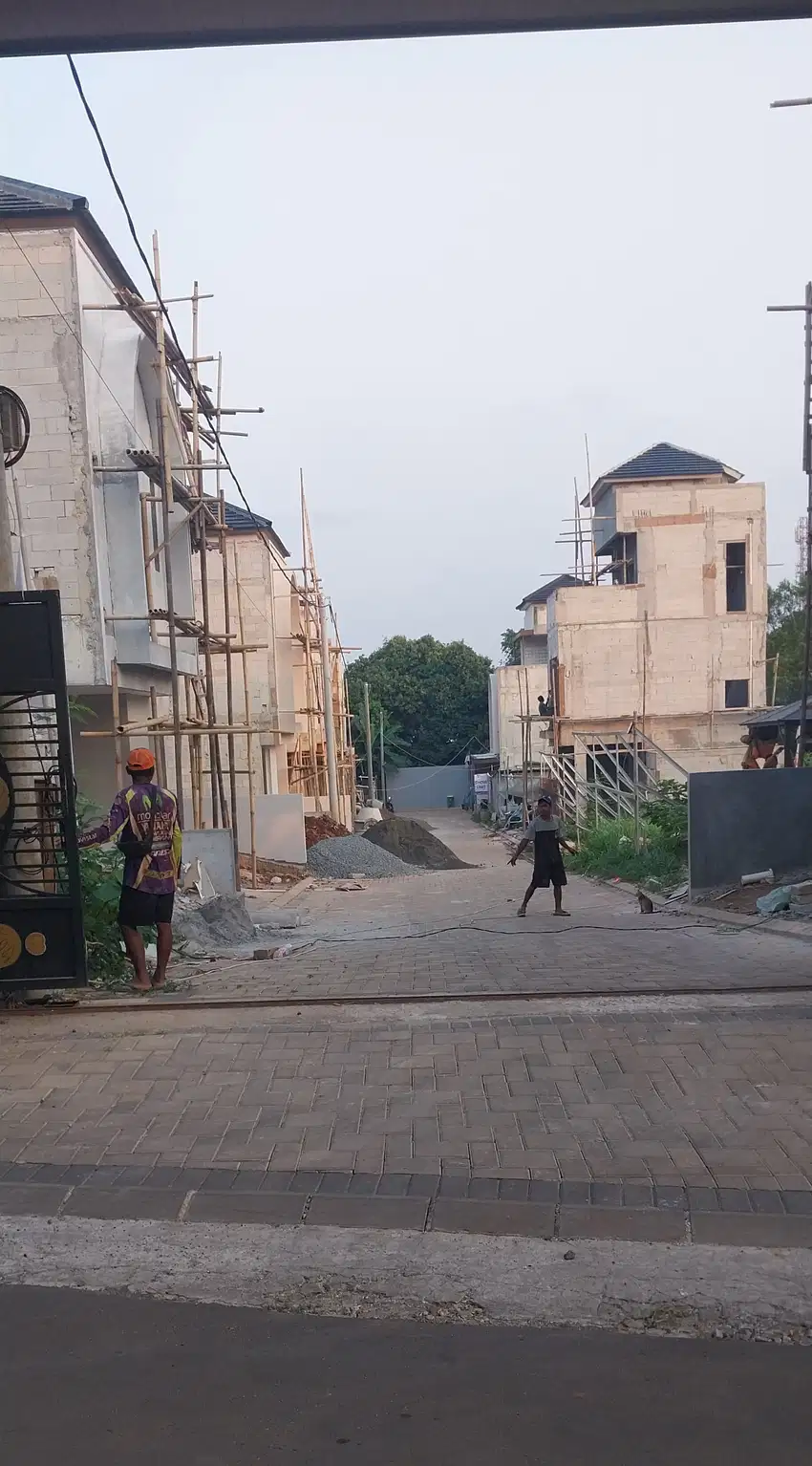 Rumah Mewah 3 Lantai Di Cirendeu Ciputat Dekat MRT dan Tol Lebak Bulus