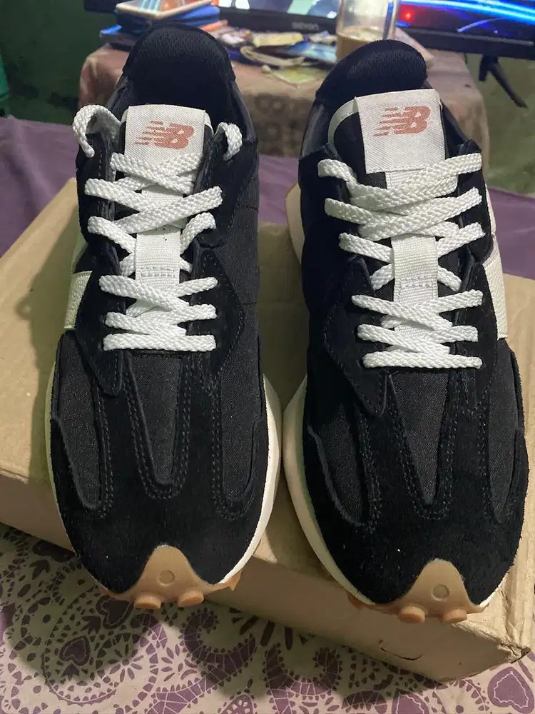 New Balance 327