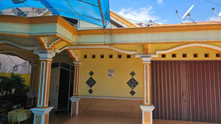 Dijual Rumah + 2 Rumah sewaan.