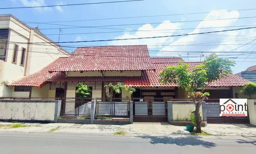 Rumah Besar Kokoh Strategis Area Tengah Kota Solo Dekat Jalan Raya