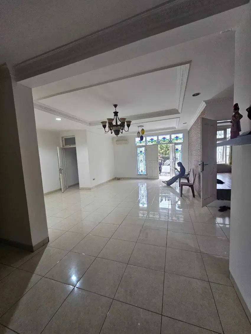 DIJUAL RUMAH 252m2 2 LANTAI KITCHEN SET DI KIRANA