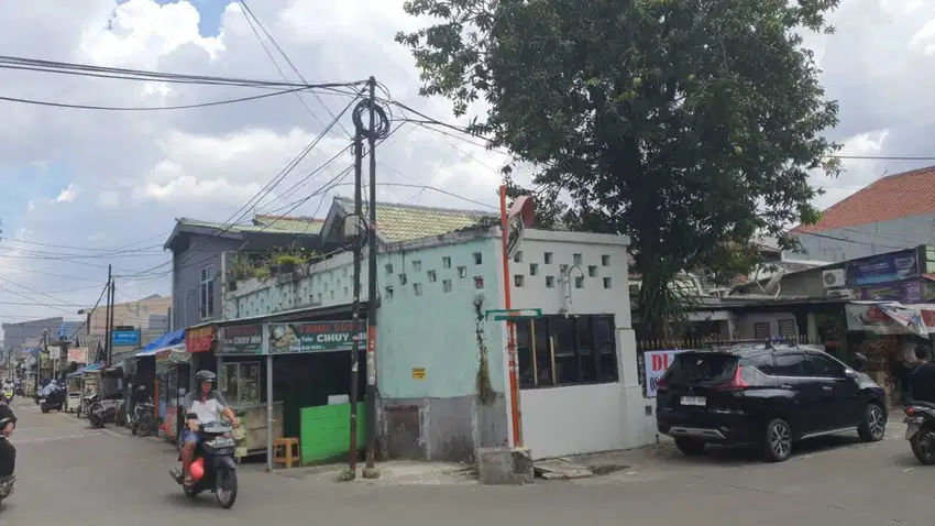 Rumah Di Tempat Strategis Dengan 8 Kios Tersewa Semua Lokasi  Kelapa G