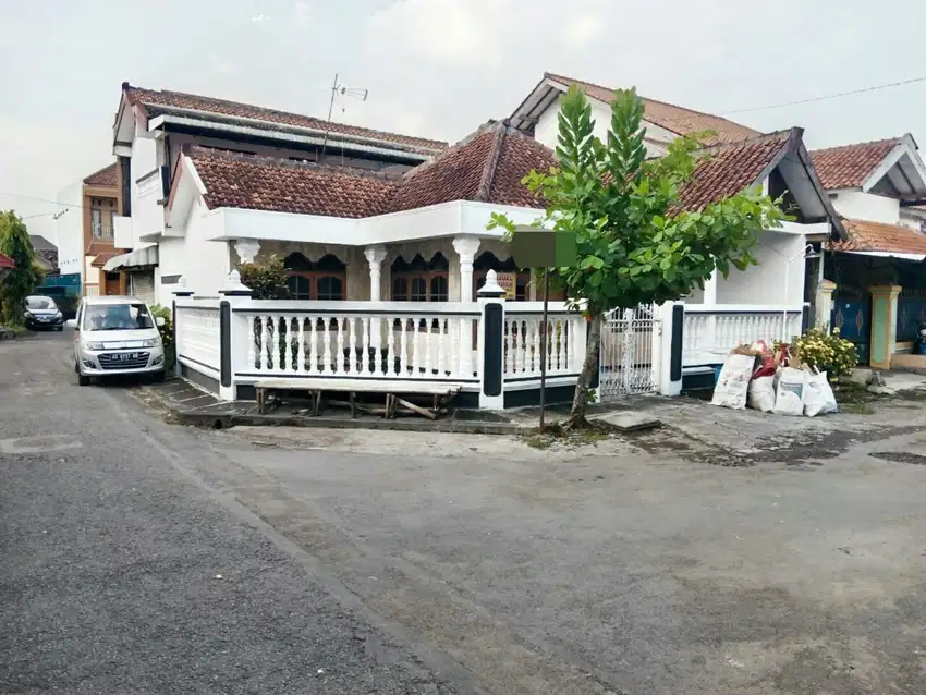Rumah Second Terawat 160m² Kadipiro Solo