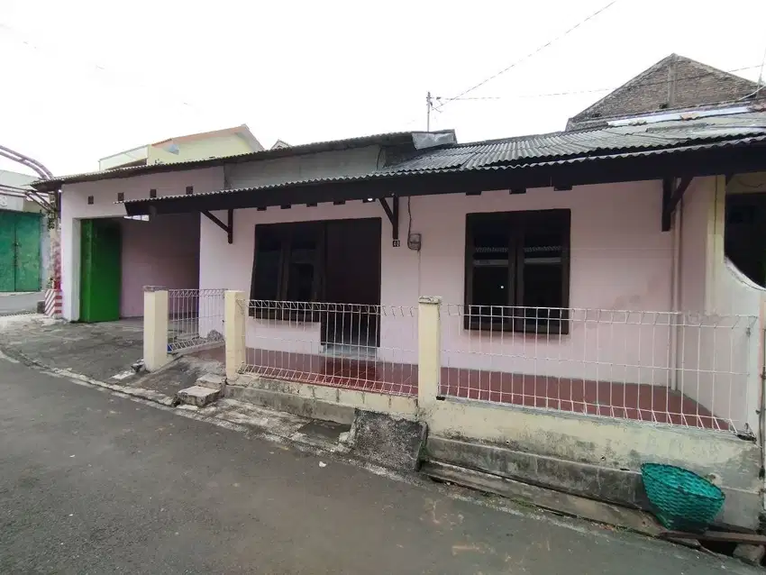 Rumah Second 93m² Posisi Hook Surakarta