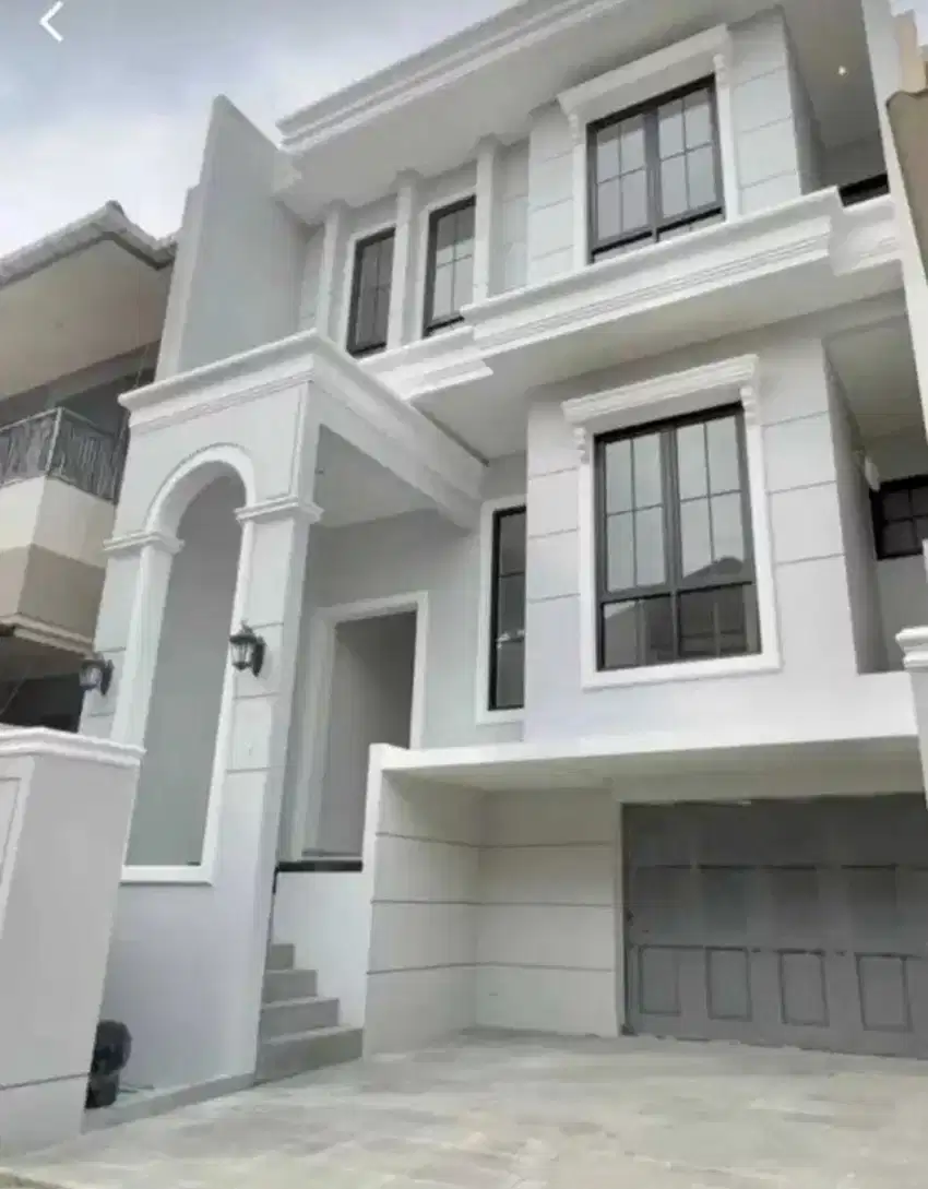 Dijual Rumah Baru Graha Famili Model American Classic - Surabaya Barat