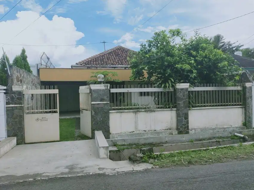 Rumah Klasik Terawat 292m² Lokasi Strategis Laweyan Solo