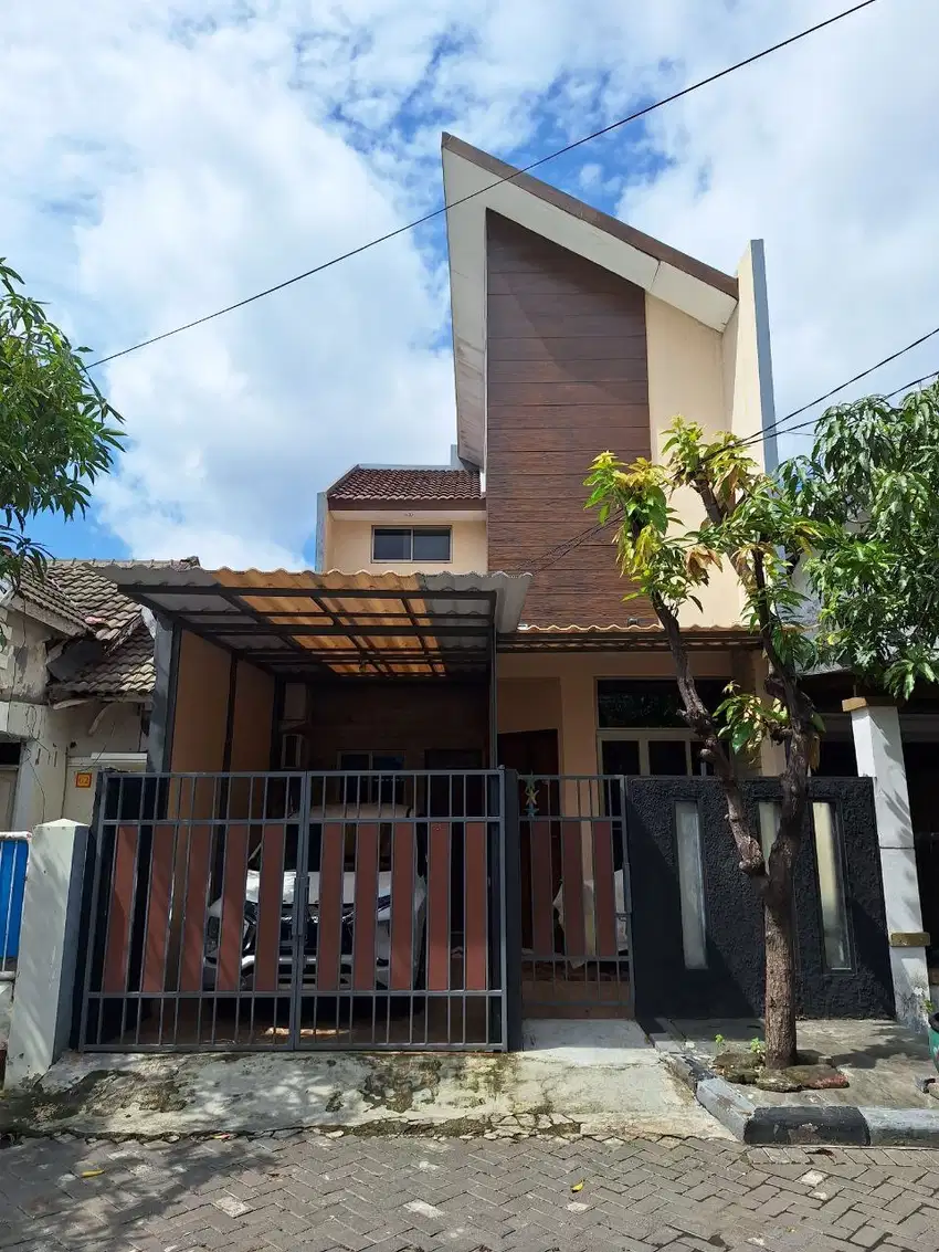 Dijual Rumah 2 Lantai Pondok Tjandra dekat Tol Tambak Sumur - MERR